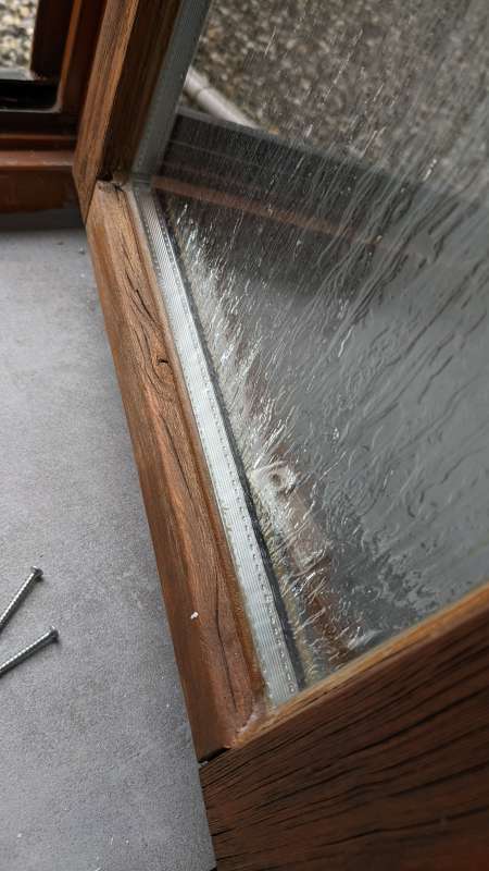 BAU.DE / BAU-Forum: 2. Bild zu Frage "Holzfenster Sanierung: Grobporiges Holz, Anstrich – Ist die Ausführung in Ordnung?" im BAU-Forum "Holzschutz, Holzschäden, Holzsanierung" BAU.DE / BAU-Forum: 2. Bild zu Frage "Holzfenster Sanierung: Grobporiges Holz, Anstrich – Ist die Ausführung in Ordnung?" im BAU-Forum "Holzschutz, Holzschäden, Holzsanierung"