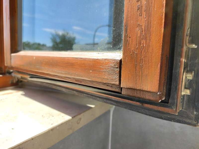 BAU.DE / BAU-Forum: 4. Bild zu Frage "Holzfenster Sanierung: Grobporiges Holz, Anstrich – Ist die Ausführung in Ordnung?" im BAU-Forum "Holzschutz, Holzschäden, Holzsanierung" BAU.DE / BAU-Forum: 4. Bild zu Frage "Holzfenster Sanierung: Grobporiges Holz, Anstrich – Ist die Ausführung in Ordnung?" im BAU-Forum "Holzschutz, Holzschäden, Holzsanierung"
