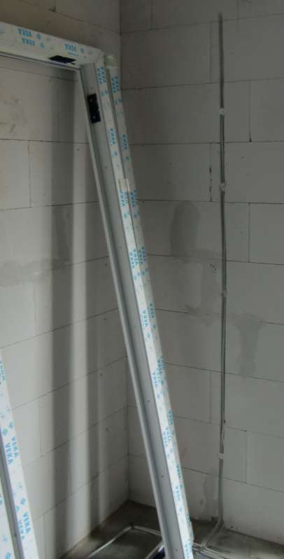 Bild zum BAU-Forumsbeitrag: 2 m senkrechter Riss in Raumecke im Putz im Forum Innenwände