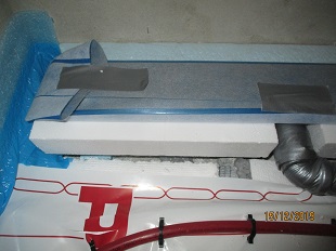BAU.DE / BAU-Forum: 1. Bild zu Frage "Duschrinnen Einbau mangelhaft: Dämmung entfernt – Was tun bei Pfusch am Bau?" im BAU-Forum "Installation: Elektro, Gas, Wasser, Fernwärme etc." BAU.DE / BAU-Forum: 1. Bild zu Frage "Duschrinnen Einbau mangelhaft: Dämmung entfernt – Was tun bei Pfusch am Bau?" im BAU-Forum "Installation: Elektro, Gas, Wasser, Fernwärme etc."