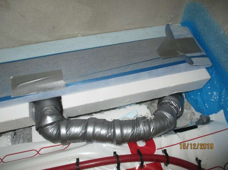 BAU.DE / BAU-Forum: 2. Bild zu Frage "Duschrinnen Einbau mangelhaft: Dämmung entfernt – Was tun bei Pfusch am Bau?" im BAU-Forum "Installation: Elektro, Gas, Wasser, Fernwärme etc." BAU.DE / BAU-Forum: 2. Bild zu Frage "Duschrinnen Einbau mangelhaft: Dämmung entfernt – Was tun bei Pfusch am Bau?" im BAU-Forum "Installation: Elektro, Gas, Wasser, Fernwärme etc."