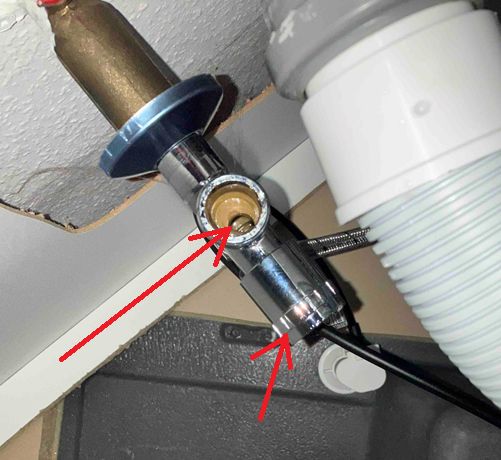 BAU.DE / BAU-Forum: 1. Bild zu Frage "Wasserhahn zum Geschirrspüler offenbar verkantet / verkalkt - Kombiventil komplett tauschen?" im BAU-Forum "Installation: Elektro, Gas, Wasser, Fernwärme etc." BAU.DE / BAU-Forum: 1. Bild zu Frage "Wasserhahn zum Geschirrspüler offenbar verkantet / verkalkt - Kombiventil komplett tauschen?" im BAU-Forum "Installation: Elektro, Gas, Wasser, Fernwärme etc."