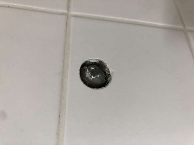 BAU.DE / BAU-Forum: 1. Bild zu Frage "Ist das ein Wasser-Anschluss? (Siehe Bild)" im BAU-Forum "Installation: Elektro, Gas, Wasser, Fernwärme etc." BAU.DE / BAU-Forum: 1. Bild zu Frage "Ist das ein Wasser-Anschluss? (Siehe Bild)" im BAU-Forum "Installation: Elektro, Gas, Wasser, Fernwärme etc."