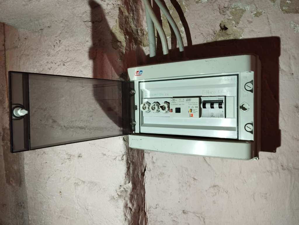 BAU.DE / BAU-Forum: 2. Bild zu Frage "Kann das so bleiben, oder muss das neu gemacht werden?" im BAU-Forum "Installation: Elektro, Gas, Wasser, Fernwärme etc." BAU.DE / BAU-Forum: 2. Bild zu Frage "Kann das so bleiben, oder muss das neu gemacht werden?" im BAU-Forum "Installation: Elektro, Gas, Wasser, Fernwärme etc."