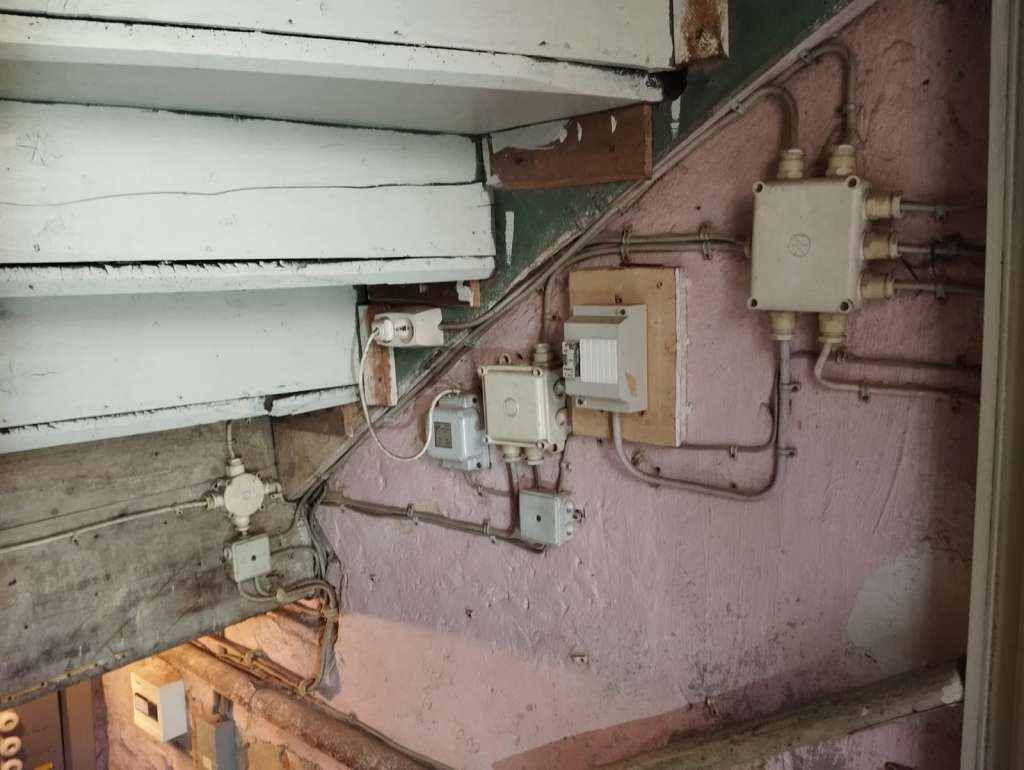 BAU.DE / BAU-Forum: 3. Bild zu Frage "Kann das so bleiben, oder muss das neu gemacht werden?" im BAU-Forum "Installation: Elektro, Gas, Wasser, Fernwärme etc." BAU.DE / BAU-Forum: 3. Bild zu Frage "Kann das so bleiben, oder muss das neu gemacht werden?" im BAU-Forum "Installation: Elektro, Gas, Wasser, Fernwärme etc."