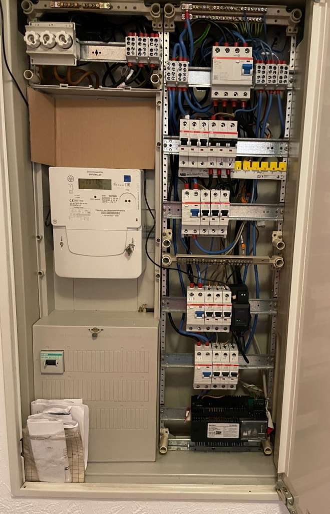 BAU.DE / BAU-Forum: 1. Bild zu Antwort "Ist schon erledigt" auf die Frage "Mehrere FI Schutzschalter einbauen" im BAU-Forum "Installation: Elektro, Gas, Wasser, Fernwärme etc." BAU.DE / BAU-Forum: 1. Bild zu Antwort "Ist schon erledigt" auf die Frage "Mehrere FI Schutzschalter einbauen" im BAU-Forum "Installation: Elektro, Gas, Wasser, Fernwärme etc."