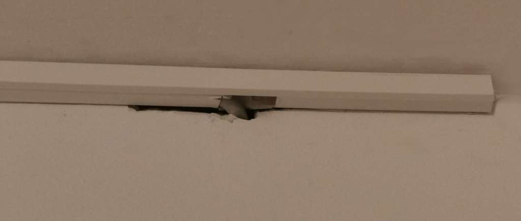 BAU.DE / BAU-Forum: 2. Bild zu Frage "Unsaubere Elektroinstallation: Kabelkanal auf Putz - Wie beheben?" im BAU-Forum "Installation: Elektro, Gas, Wasser, Fernwärme etc." BAU.DE / BAU-Forum: 2. Bild zu Frage "Unsaubere Elektroinstallation: Kabelkanal auf Putz - Wie beheben?" im BAU-Forum "Installation: Elektro, Gas, Wasser, Fernwärme etc."