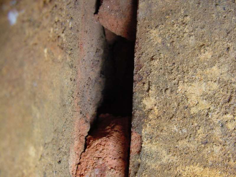 BAU.DE / BAU-Forum: 1. Bild zu Frage "Kachelofen Fuge reparieren: Anleitung, Materialien & Kosten für Feuerzement?" im BAU-Forum "Kamin und Kachelofen" BAU.DE / BAU-Forum: 1. Bild zu Frage "Kachelofen Fuge reparieren: Anleitung, Materialien & Kosten für Feuerzement?" im BAU-Forum "Kamin und Kachelofen"