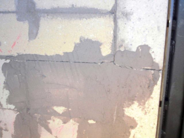 BAU.DE / BAU-Forum: 2. Bild zu Antwort "Grundofen: Bilder der Risse im zweischaligen Aufbau" auf die Frage "Risse im Grundofen: Ursachen, Risiken & Sanierung – Was tun bei Rissen?" im BAU-Forum "Kamin und Kachelofen" BAU.DE / BAU-Forum: 2. Bild zu Antwort "Grundofen: Bilder der Risse im zweischaligen Aufbau" auf die Frage "Risse im Grundofen: Ursachen, Risiken & Sanierung – Was tun bei Rissen?" im BAU-Forum "Kamin und Kachelofen"