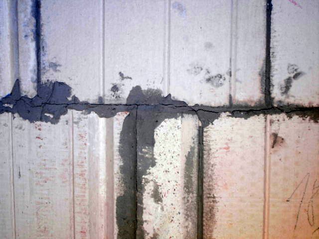 BAU.DE / BAU-Forum: 3. Bild zu Antwort "Grundofen: Bilder der Risse im zweischaligen Aufbau" auf die Frage "Risse im Grundofen: Ursachen, Risiken & Sanierung – Was tun bei Rissen?" im BAU-Forum "Kamin und Kachelofen" BAU.DE / BAU-Forum: 3. Bild zu Antwort "Grundofen: Bilder der Risse im zweischaligen Aufbau" auf die Frage "Risse im Grundofen: Ursachen, Risiken & Sanierung – Was tun bei Rissen?" im BAU-Forum "Kamin und Kachelofen"