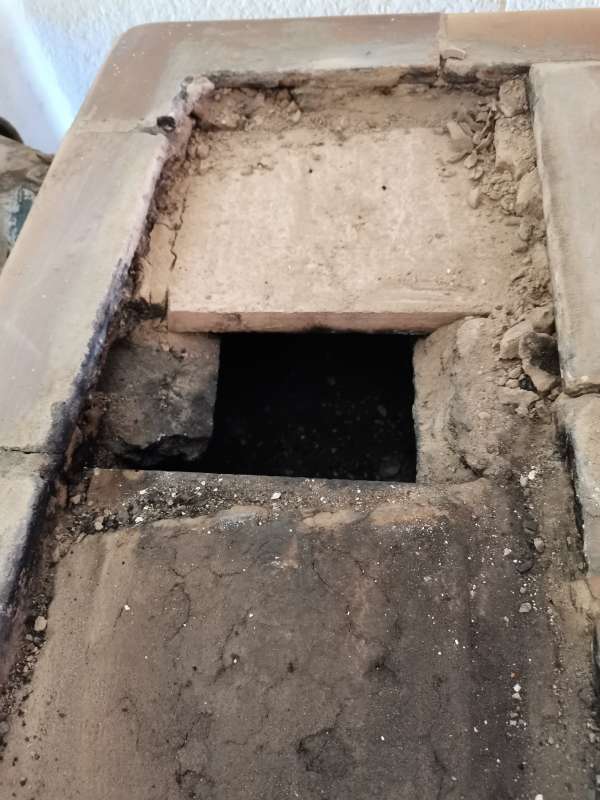 BAU.DE / BAU-Forum: 1. Bild zu Frage "Schamottestein zuschneiden: Anleitung, Alternativen & Kosten für Kachelofen-Reparatur?" im BAU-Forum "Kamin und Kachelofen" BAU.DE / BAU-Forum: 1. Bild zu Frage "Schamottestein zuschneiden: Anleitung, Alternativen & Kosten für Kachelofen-Reparatur?" im BAU-Forum "Kamin und Kachelofen"