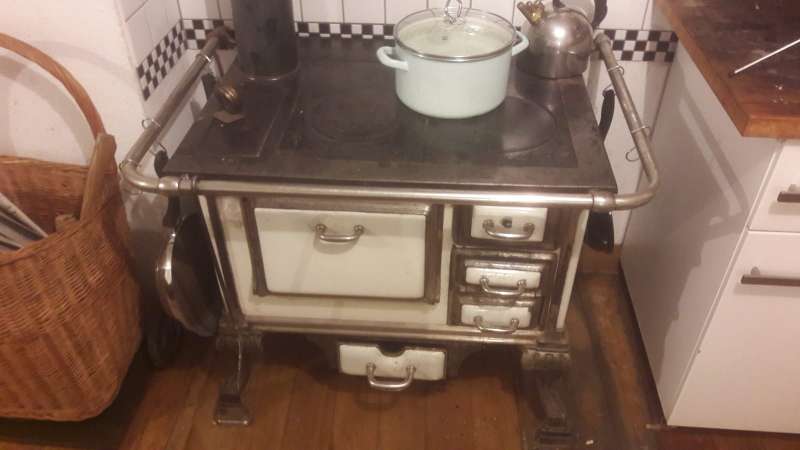 BAU.DE / BAU-Forum: 1. Bild zu Frage "Speckstein in Küchenhexe: Risiken, Nutzen, Montage & Auswirkungen auf Raumklima?" im BAU-Forum "Kamin und Kachelofen" BAU.DE / BAU-Forum: 1. Bild zu Frage "Speckstein in Küchenhexe: Risiken, Nutzen, Montage & Auswirkungen auf Raumklima?" im BAU-Forum "Kamin und Kachelofen"