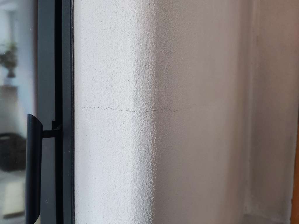 BAU.DE / BAU-Forum: 1. Bild zu Frage "Grundofen Querriss: Ursachen, Reparatur & Statik-Risiko bei Ambio Öfen?" im BAU-Forum "Kamin und Kachelofen" BAU.DE / BAU-Forum: 1. Bild zu Frage "Grundofen Querriss: Ursachen, Reparatur & Statik-Risiko bei Ambio Öfen?" im BAU-Forum "Kamin und Kachelofen"