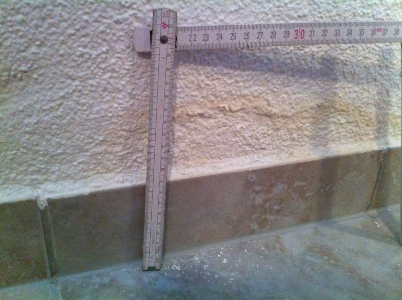 BAU.DE - Forum - Keller - 13200: Feuchte Kellerwand oberhalb vom Sockel