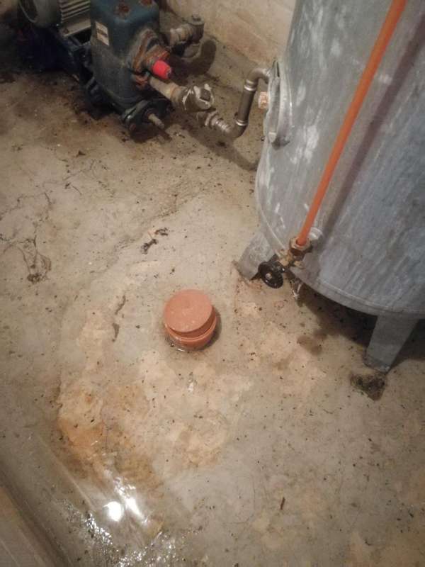 BAU.DE / BAU-Forum: 3. Bild zu Frage "Wasser im Keller: Pumpenschacht innen/außen – Kosten, Risiken & langfristige Lösungen?" im BAU-Forum "Keller" BAU.DE / BAU-Forum: 3. Bild zu Frage "Wasser im Keller: Pumpenschacht innen/außen – Kosten, Risiken & langfristige Lösungen?" im BAU-Forum "Keller"