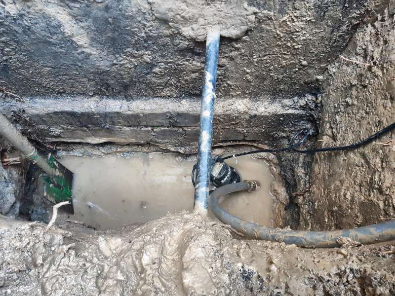 BAU.DE / BAU-Forum: 4. Bild zu Frage "Wasser im Keller: Pumpenschacht innen/außen – Kosten, Risiken & langfristige Lösungen?" im BAU-Forum "Keller" BAU.DE / BAU-Forum: 4. Bild zu Frage "Wasser im Keller: Pumpenschacht innen/außen – Kosten, Risiken & langfristige Lösungen?" im BAU-Forum "Keller"
