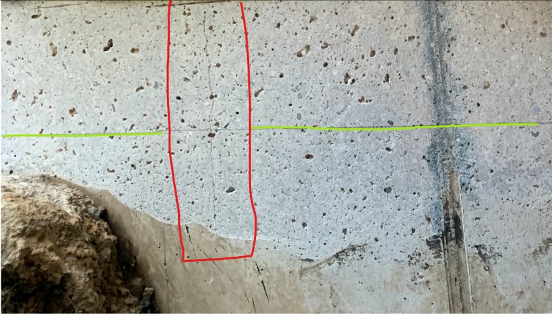 BAU.DE / BAU-Forum: 1. Bild zu Frage "Riss in Stahlbeton-Kellerwand: Ursachen, Bewertung & Abdichtung der Kragplatte?" im BAU-Forum "Keller" BAU.DE / BAU-Forum: 1. Bild zu Frage "Riss in Stahlbeton-Kellerwand: Ursachen, Bewertung & Abdichtung der Kragplatte?" im BAU-Forum "Keller"
