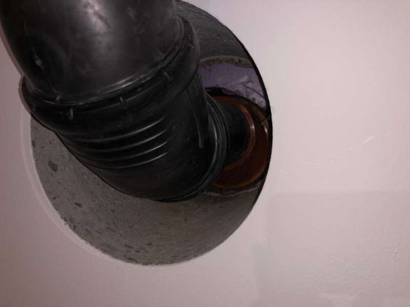 Bild zum BAU-Forumsbeitrag: Abwasserrohre durch Kernbohrung in Kellerwand ohne Abdichtung im Forum Keller
