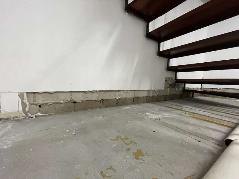 Bild zum BAU-Forumsbeitrag: Erste Steinreihe im Keller an einer Wand teilweise feucht  -  was tun? im Forum Keller