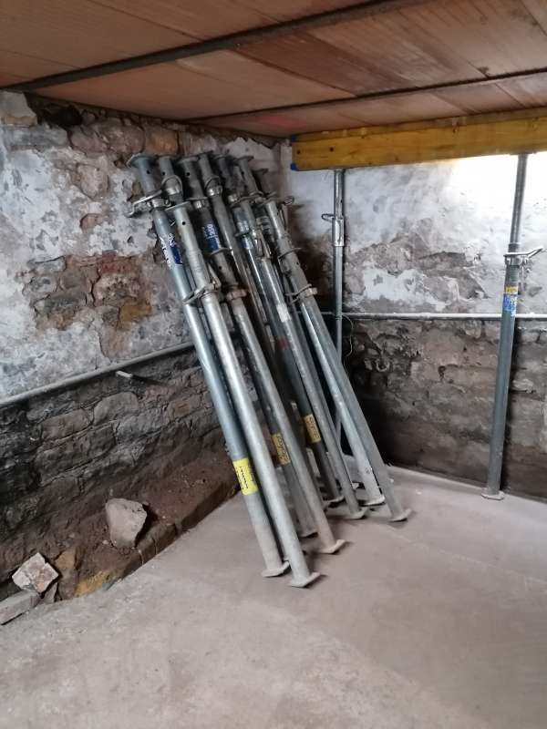 BAU.DE / BAU-Forum: 1. Bild zu Frage "Kellersanierung innen: Abdichtung, Putz & Trockenlegung von Sandsteinmauerwerk?" im BAU-Forum "Keller" BAU.DE / BAU-Forum: 1. Bild zu Frage "Kellersanierung innen: Abdichtung, Putz & Trockenlegung von Sandsteinmauerwerk?" im BAU-Forum "Keller"