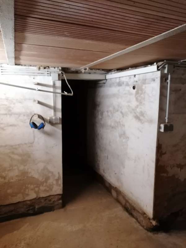 BAU.DE / BAU-Forum: 3. Bild zu Frage "Kellersanierung innen: Abdichtung, Putz & Trockenlegung von Sandsteinmauerwerk?" im BAU-Forum "Keller" BAU.DE / BAU-Forum: 3. Bild zu Frage "Kellersanierung innen: Abdichtung, Putz & Trockenlegung von Sandsteinmauerwerk?" im BAU-Forum "Keller"