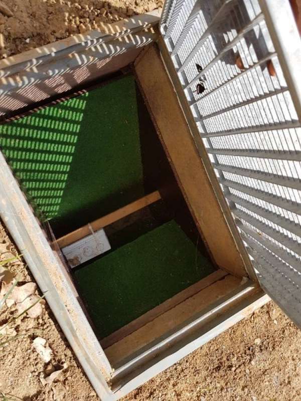 BAU.DE / BAU-Forum: 1. Bild zu Frage "Wintergarten Belüftung optimieren: Gitterrost erhöhen – Lösungen für Wasserstau?" im BAU-Forum "Lüftung" BAU.DE / BAU-Forum: 1. Bild zu Frage "Wintergarten Belüftung optimieren: Gitterrost erhöhen – Lösungen für Wasserstau?" im BAU-Forum "Lüftung"