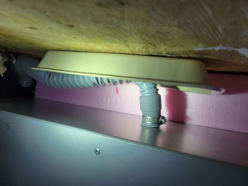 BAU.DE / BAU-Forum: 1. Bild zu Frage "Wasseransammlung in Lüftungsanlage: Ursachen und Lösungen gesucht" im BAU-Forum "Lüftung" BAU.DE / BAU-Forum: 1. Bild zu Frage "Wasseransammlung in Lüftungsanlage: Ursachen und Lösungen gesucht" im BAU-Forum "Lüftung"