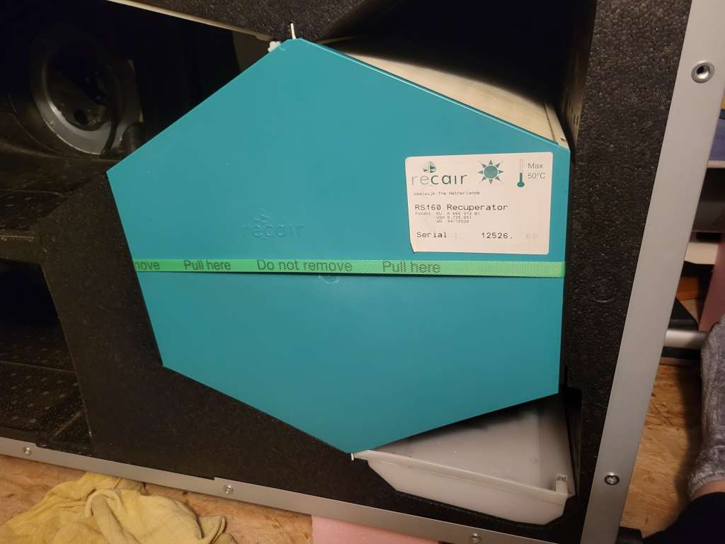 BAU.DE / BAU-Forum: 4. Bild zu Antwort "Regenwasser in Lüftungsanlage? Mögliche Ursache prüfen!" auf die Frage "Wasseransammlung in Lüftungsanlage: Ursachen und Lösungen gesucht" im BAU-Forum "Lüftung" BAU.DE / BAU-Forum: 4. Bild zu Antwort "Regenwasser in Lüftungsanlage? Mögliche Ursache prüfen!" auf die Frage "Wasseransammlung in Lüftungsanlage: Ursachen und Lösungen gesucht" im BAU-Forum "Lüftung"