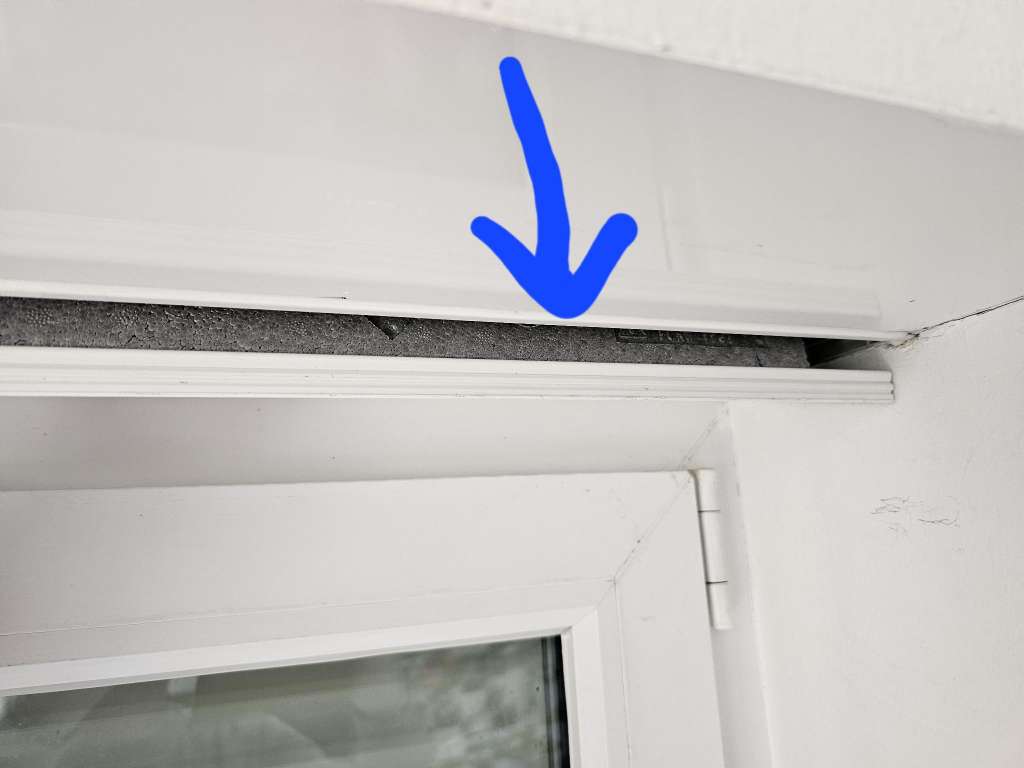 BAU.DE / BAU-Forum: 2. Bild zu Frage "Rolladenkasten Revision öffnen: Anleitung, Klicksystem & Alulux-Tipps?" im BAU-Forum "Lüftung" BAU.DE / BAU-Forum: 2. Bild zu Frage "Rolladenkasten Revision öffnen: Anleitung, Klicksystem & Alulux-Tipps?" im BAU-Forum "Lüftung"