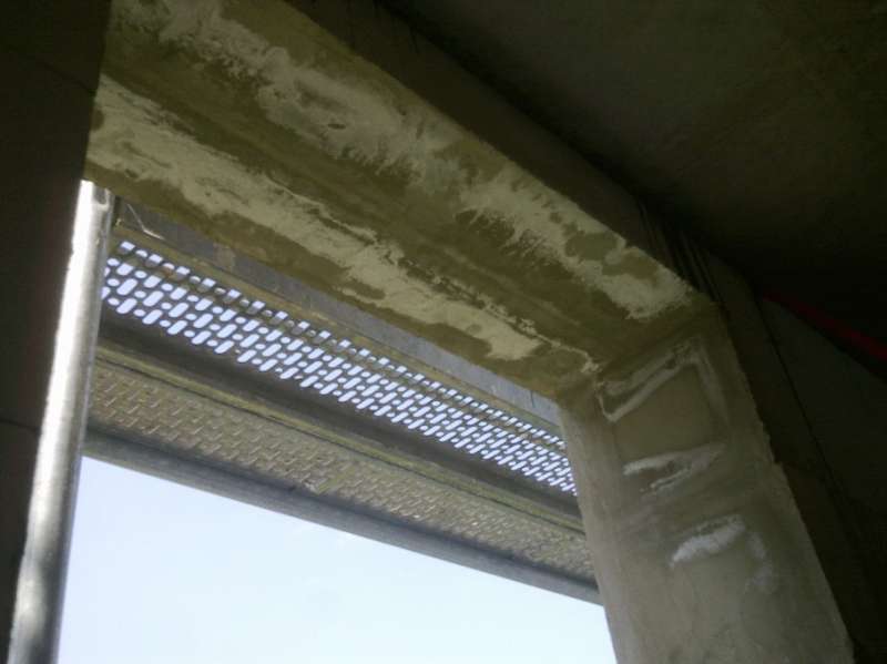 BAU.DE / BAU-Forum: 1. Bild zu Frage "Feuchtigkeit Fensterlaibung Rohbau: Ursachen, Ausblühungen & Sanierung?" im BAU-Forum "Neubau" BAU.DE / BAU-Forum: 1. Bild zu Frage "Feuchtigkeit Fensterlaibung Rohbau: Ursachen, Ausblühungen & Sanierung?" im BAU-Forum "Neubau"
