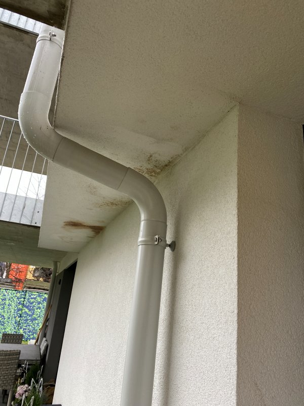 BAU.DE / BAU-Forum: 1. Bild zu Antwort "Wasserschaden: Parallele Schäden ohne Balkon – Weitere Stellen" auf die Frage "Wasserschaden Neubauwohnung: Ursachenforschung an Decke/Terrasse – Was tun?" im BAU-Forum "Neubau" BAU.DE / BAU-Forum: 1. Bild zu Antwort "Wasserschaden: Parallele Schäden ohne Balkon – Weitere Stellen" auf die Frage "Wasserschaden Neubauwohnung: Ursachenforschung an Decke/Terrasse – Was tun?" im BAU-Forum "Neubau"