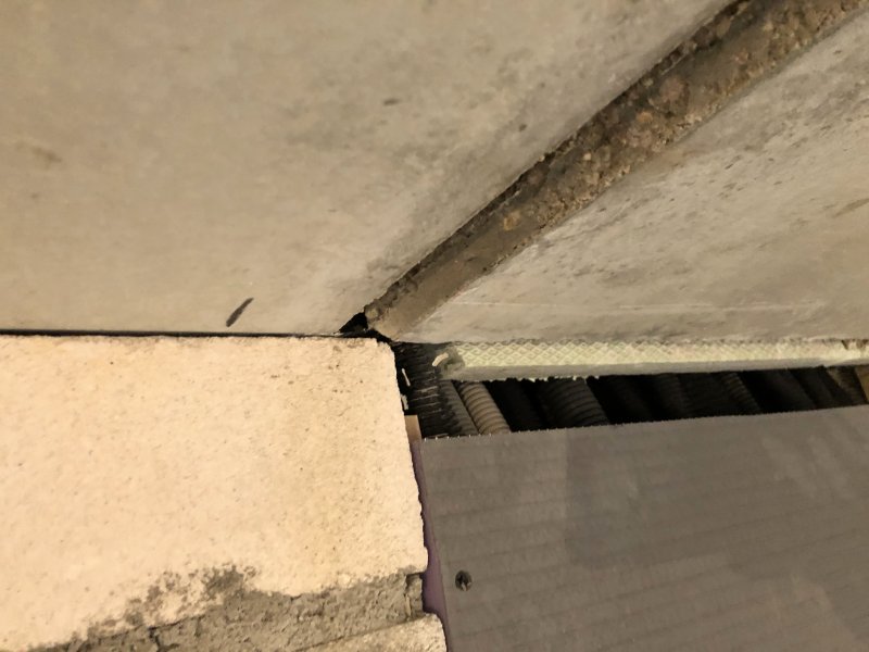 BAU.DE / BAU-Forum: 1. Bild zu Frage "Filigrandecke Versatz: Tragfähigkeit, Risiken & Sanierung bei fehlender Auflage?" im BAU-Forum "Neubau" BAU.DE / BAU-Forum: 1. Bild zu Frage "Filigrandecke Versatz: Tragfähigkeit, Risiken & Sanierung bei fehlender Auflage?" im BAU-Forum "Neubau"