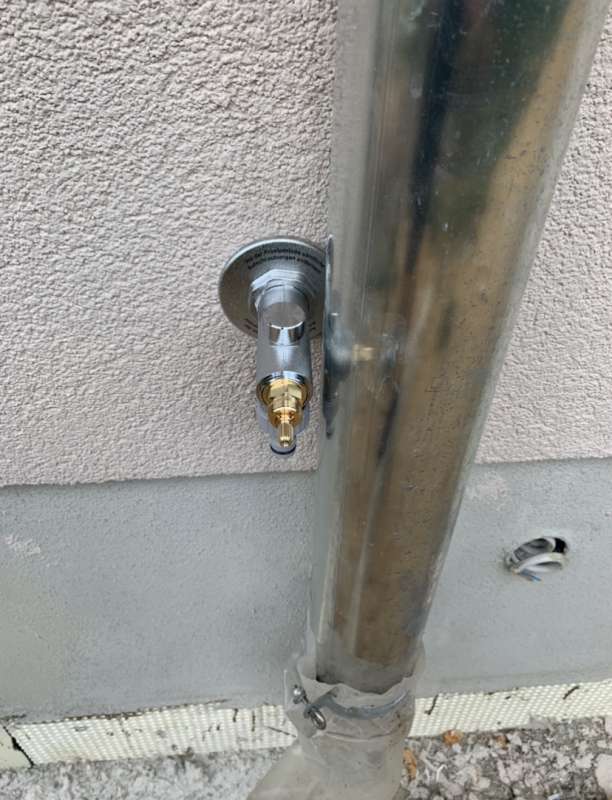 BAU.DE / BAU-Forum: 1. Bild zu Frage "Außenwasserhahn an Dachrinne: Fehlplanung? Lösungen für Neubau finden!" im BAU-Forum "Neubau" BAU.DE / BAU-Forum: 1. Bild zu Frage "Außenwasserhahn an Dachrinne: Fehlplanung? Lösungen für Neubau finden!" im BAU-Forum "Neubau"