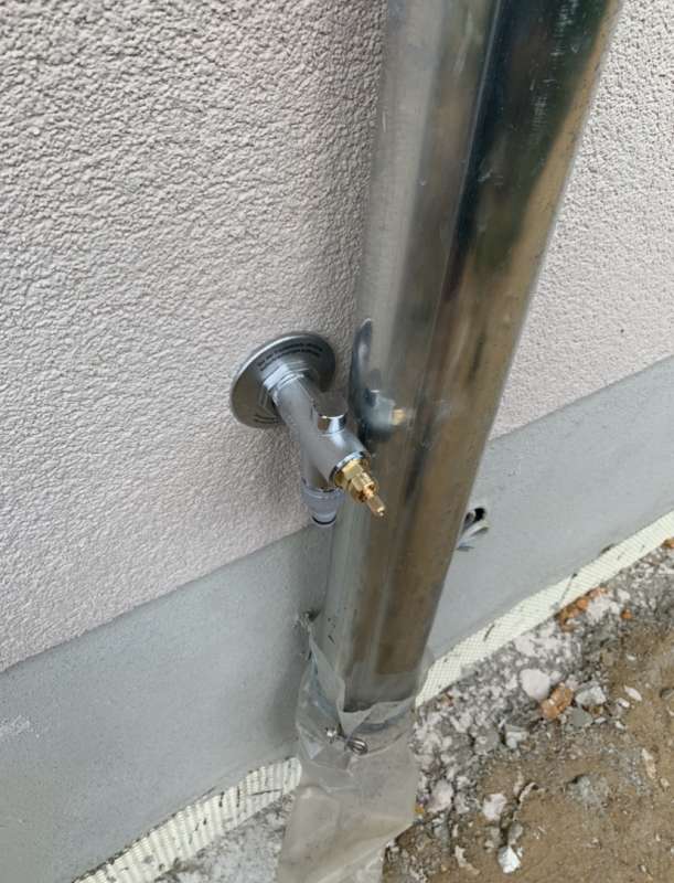 BAU.DE / BAU-Forum: 2. Bild zu Frage "Außenwasserhahn an Dachrinne: Fehlplanung? Lösungen für Neubau finden!" im BAU-Forum "Neubau" BAU.DE / BAU-Forum: 2. Bild zu Frage "Außenwasserhahn an Dachrinne: Fehlplanung? Lösungen für Neubau finden!" im BAU-Forum "Neubau"