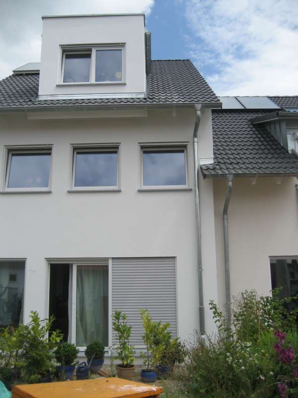 BAU.DE / BAU-Forum: 5. Bild zu Frage "Dachvorsprung bei Doppelhaushälfte: Was tun bei Überstand des Nachbardachs? (BW)" im BAU-Forum "Normen, Vorschriften, Verordnungen etc." BAU.DE / BAU-Forum: 5. Bild zu Frage "Dachvorsprung bei Doppelhaushälfte: Was tun bei Überstand des Nachbardachs? (BW)" im BAU-Forum "Normen, Vorschriften, Verordnungen etc."