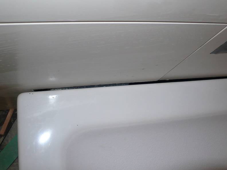 BAU.DE / BAU-Forum: 3. Bild zu Frage "Duschwanne Anschluss prüfen: Abdichtung, Silikon & Fliesenebene – Lösung für Wasserschaden?" im BAU-Forum "Sanitär, Bad, Dusche, WC" BAU.DE / BAU-Forum: 3. Bild zu Frage "Duschwanne Anschluss prüfen: Abdichtung, Silikon & Fliesenebene – Lösung für Wasserschaden?" im BAU-Forum "Sanitär, Bad, Dusche, WC"