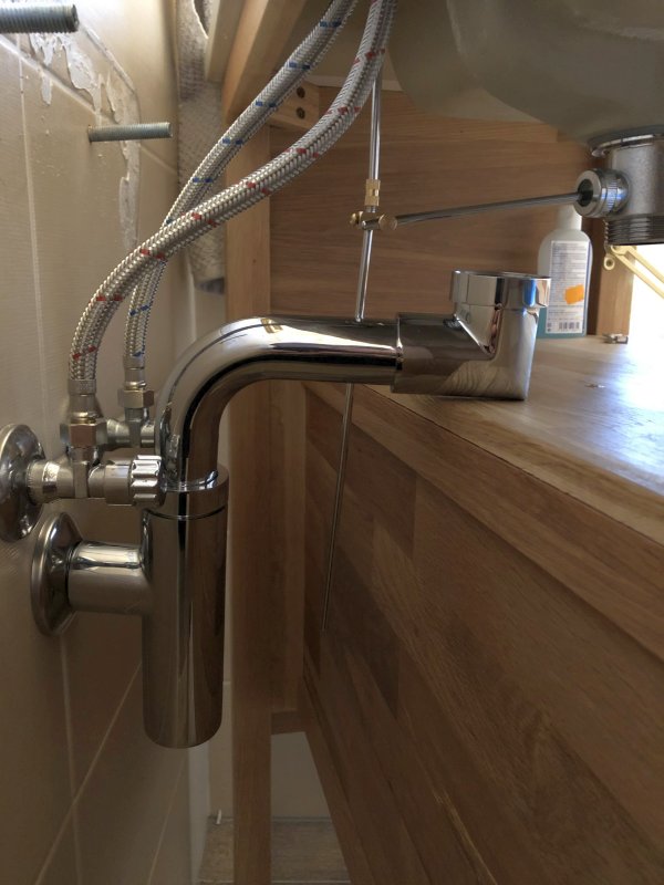 BAU.DE / BAU-Forum: 1. Bild zu Frage "Lauter Wasserabfluss nach Siphon-Tausch: Ursachen für Gluckern & Lösungen?" im BAU-Forum "Sanitär, Bad, Dusche, WC" BAU.DE / BAU-Forum: 1. Bild zu Frage "Lauter Wasserabfluss nach Siphon-Tausch: Ursachen für Gluckern & Lösungen?" im BAU-Forum "Sanitär, Bad, Dusche, WC"