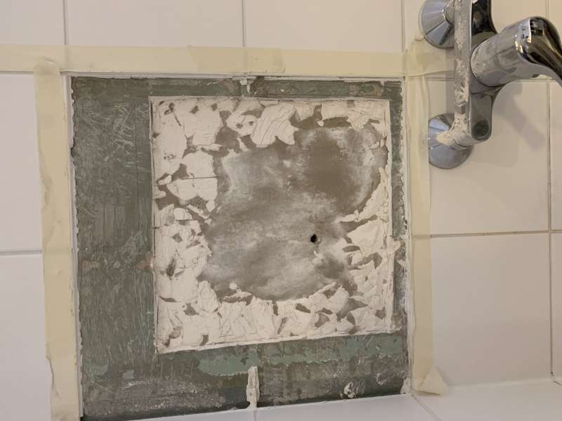 BAU.DE / BAU-Forum: 1. Bild zu Frage "Wandabdichtung Dusche reparieren: Anleitung, Kosten & Risiken bei Trockenbauwand?" im BAU-Forum "Sanitär, Bad, Dusche, WC" BAU.DE / BAU-Forum: 1. Bild zu Frage "Wandabdichtung Dusche reparieren: Anleitung, Kosten & Risiken bei Trockenbauwand?" im BAU-Forum "Sanitär, Bad, Dusche, WC"