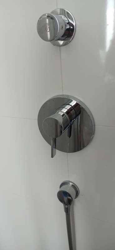 BAU.DE / BAU-Forum: 2. Bild zu Frage "Duschkopf Umschalter macht Geräusche: Ursachen, Reparatur & Austausch-Anleitung?" im BAU-Forum "Sanitär, Bad, Dusche, WC" BAU.DE / BAU-Forum: 2. Bild zu Frage "Duschkopf Umschalter macht Geräusche: Ursachen, Reparatur & Austausch-Anleitung?" im BAU-Forum "Sanitär, Bad, Dusche, WC"