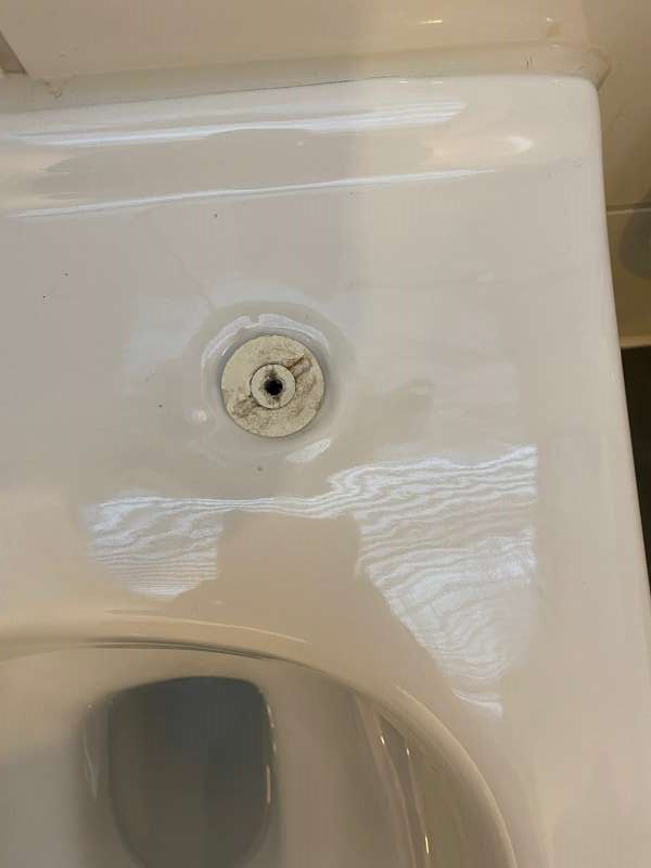 BAU.DE / BAU-Forum: 2. Bild zu Frage "WC-Sitz Befestigung für Hänge-WC finden: Spezialmodell & Alternativen gesucht" im BAU-Forum "Sanitär, Bad, Dusche, WC" BAU.DE / BAU-Forum: 2. Bild zu Frage "WC-Sitz Befestigung für Hänge-WC finden: Spezialmodell & Alternativen gesucht" im BAU-Forum "Sanitär, Bad, Dusche, WC"
