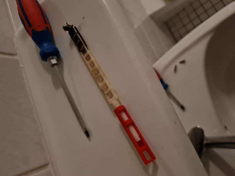 BAU.DE / BAU-Forum: 2. Bild zu Antwort "DAL Spülung: Hebel/Betätigungsstift ausgehängt – Ursachen & Lösung" auf die Frage "Toilettenspülung rinnselt: Ursachen für schwachen Druck & Lösungen für Unterputz-Spülkästen?" im BAU-Forum "Sanitär, Bad, Dusche, WC" BAU.DE / BAU-Forum: 2. Bild zu Antwort "DAL Spülung: Hebel/Betätigungsstift ausgehängt – Ursachen & Lösung" auf die Frage "Toilettenspülung rinnselt: Ursachen für schwachen Druck & Lösungen für Unterputz-Spülkästen?" im BAU-Forum "Sanitär, Bad, Dusche, WC"