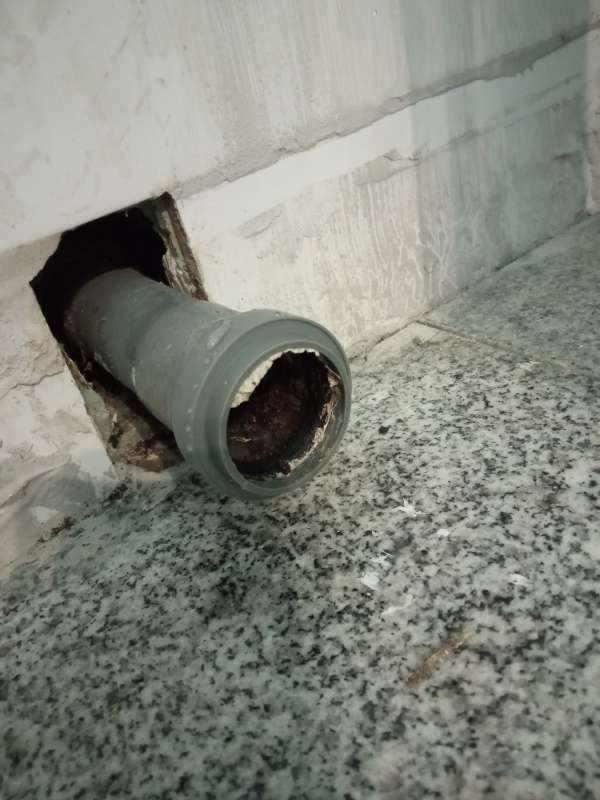 BAU.DE / BAU-Forum: 2. Bild zu Frage "Dusche undicht: Ursachen finden, Abdichtung prüfen & Kosten für Reparatur?" im BAU-Forum "Sanitär, Bad, Dusche, WC" BAU.DE / BAU-Forum: 2. Bild zu Frage "Dusche undicht: Ursachen finden, Abdichtung prüfen & Kosten für Reparatur?" im BAU-Forum "Sanitär, Bad, Dusche, WC"
