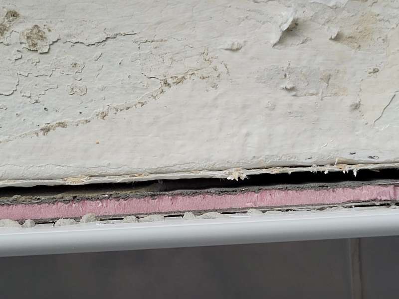 BAU.DE / BAU-Forum: 3. Bild zu Frage "Schimmel unter Fliesen" im Forum "Sanitär, Bad, Dusche, WC" BAU.DE / BAU-Forum: 3. Bild zu Frage "Schimmel unter Fliesen" im Forum "Sanitär, Bad, Dusche, WC"