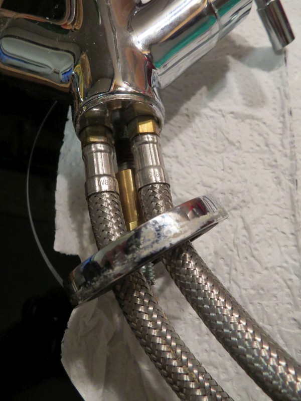 BAU.DE / BAU-Forum: 2. Bild zu Frage "2-Griff Spültischarmatur installieren: Anleitung, Anschluss & Wellwater-Kompatibilität?" im BAU-Forum "Sanitär, Bad, Dusche, WC" BAU.DE / BAU-Forum: 2. Bild zu Frage "2-Griff Spültischarmatur installieren: Anleitung, Anschluss & Wellwater-Kompatibilität?" im BAU-Forum "Sanitär, Bad, Dusche, WC"