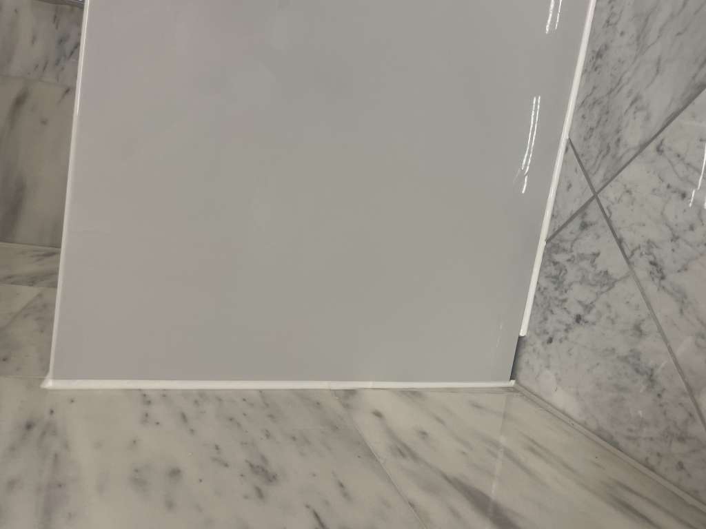 BAU.DE / BAU-Forum: 2. Bild zu Frage "Badewanne nicht komplett silikonieren: Wasserschadenrisiko, Abdichtung & Alternativen?" im BAU-Forum "Sanitär, Bad, Dusche, WC" BAU.DE / BAU-Forum: 2. Bild zu Frage "Badewanne nicht komplett silikonieren: Wasserschadenrisiko, Abdichtung & Alternativen?" im BAU-Forum "Sanitär, Bad, Dusche, WC"