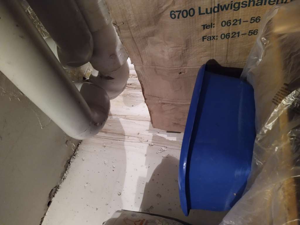 BAU.DE / BAU-Forum: 1. Bild zu Frage "Abwasserrohr undicht nach Rohrreinigung: Ursachen, Sofortmaßnahmen & Versicherung?" im BAU-Forum "Sanitär, Bad, Dusche, WC" BAU.DE / BAU-Forum: 1. Bild zu Frage "Abwasserrohr undicht nach Rohrreinigung: Ursachen, Sofortmaßnahmen & Versicherung?" im BAU-Forum "Sanitär, Bad, Dusche, WC"