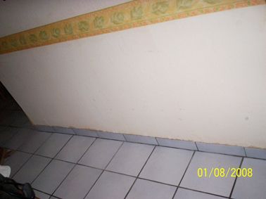 BAU.DE / BAU-Forum: 1. Bild zu Antwort "Flurwand: Feuchtigkeitsproblem – Rückseite der Wand im Fokus" auf die Frage "Nasse Innenwand Ursache unklar: Was tun bei Feuchtigkeit, Schimmel & Wasserschaden?" im BAU-Forum "Modernisierung / Sanierung / Bauschäden" BAU.DE / BAU-Forum: 1. Bild zu Antwort "Flurwand: Feuchtigkeitsproblem – Rückseite der Wand im Fokus" auf die Frage "Nasse Innenwand Ursache unklar: Was tun bei Feuchtigkeit, Schimmel & Wasserschaden?" im BAU-Forum "Modernisierung / Sanierung / Bauschäden"