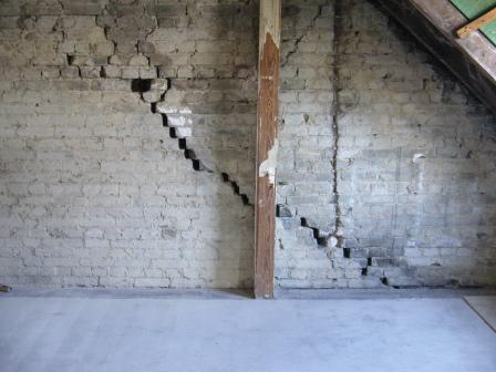 BAU.DE / BAU-Forum: 1. Bild zu Frage "Riss in Eigentumswohnung: Ursachen, Sanierung & Risiken bei breiten Rissen?" im BAU-Forum "Modernisierung / Sanierung / Bauschäden" BAU.DE / BAU-Forum: 1. Bild zu Frage "Riss in Eigentumswohnung: Ursachen, Sanierung & Risiken bei breiten Rissen?" im BAU-Forum "Modernisierung / Sanierung / Bauschäden"