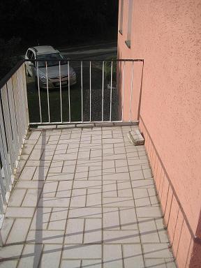 BAU.DE / BAU-Forum: 1. Bild zu Frage "Riss in Balkon-Kragplatte: Ursachen, Sanierung & Kosten für die Reparatur?" im BAU-Forum "Modernisierung / Sanierung / Bauschäden" BAU.DE / BAU-Forum: 1. Bild zu Frage "Riss in Balkon-Kragplatte: Ursachen, Sanierung & Kosten für die Reparatur?" im BAU-Forum "Modernisierung / Sanierung / Bauschäden"