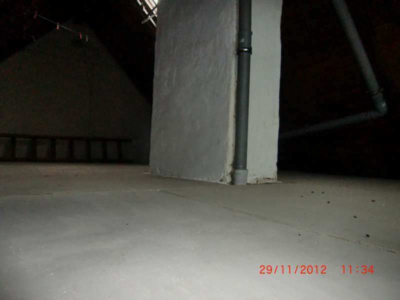 BAU.DE / BAU-Forum: 1. Bild zu Antwort "Holzbalkendecke: Aufbau & Schüttung im Altbau (1926)" auf die Frage "Schalldämmung im Altbau (1926): Lärmschutz verbessern – Maßnahmen, Kosten & Vergleich" im BAU-Forum "Modernisierung / Sanierung / Bauschäden" BAU.DE / BAU-Forum: 1. Bild zu Antwort "Holzbalkendecke: Aufbau & Schüttung im Altbau (1926)" auf die Frage "Schalldämmung im Altbau (1926): Lärmschutz verbessern – Maßnahmen, Kosten & Vergleich" im BAU-Forum "Modernisierung / Sanierung / Bauschäden"